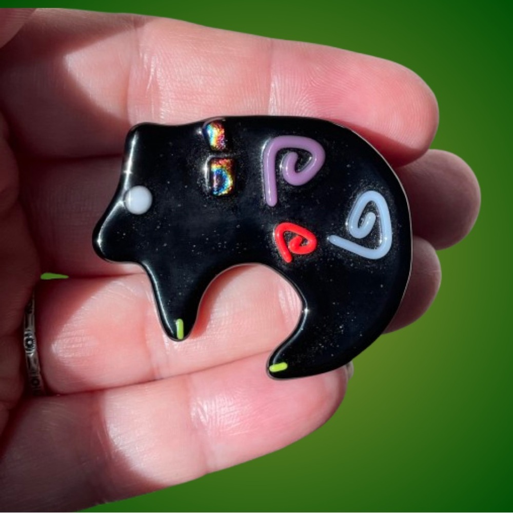 Vintage black art glass fetish bear style brooch Southwestern
